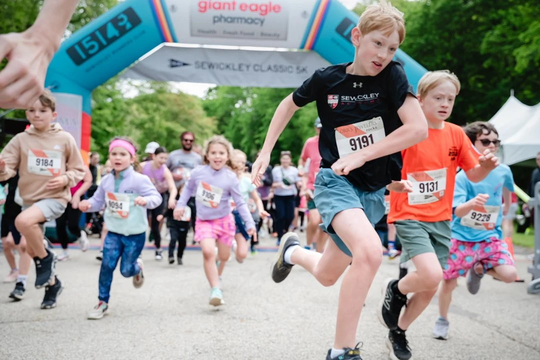 Children racing from the start at the 2026 Sewickley Classic