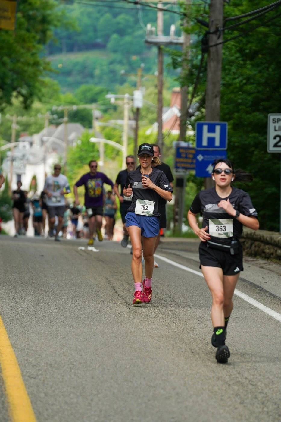 Runners on the Sewickley Classic course